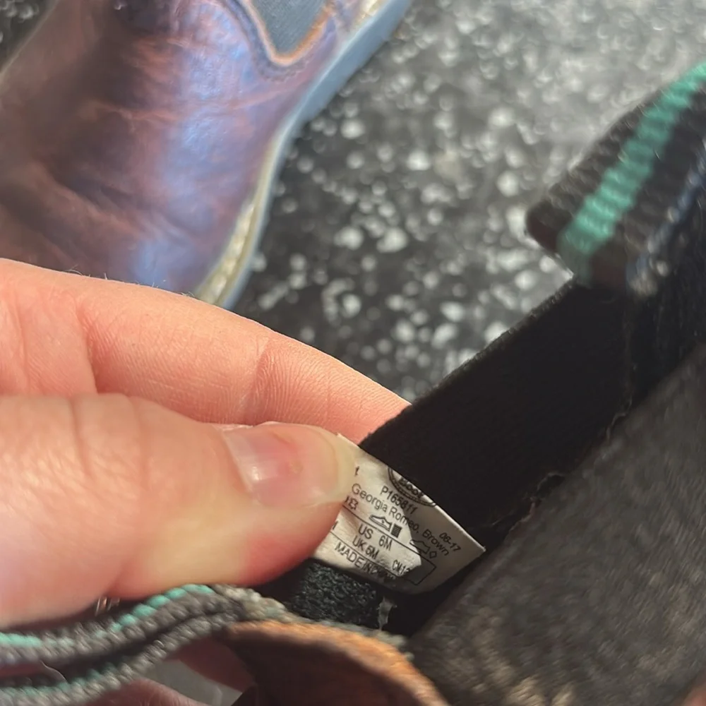 Lightly used Romeo’s - Picture 3 of 3